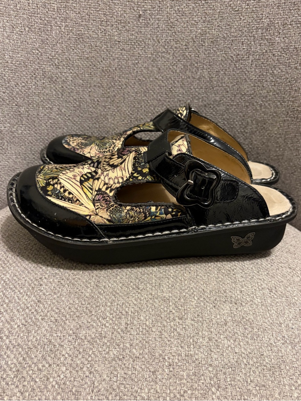 ALEGRIA- size 39 Classic Clogs, vibrant butterfly and floral motif print